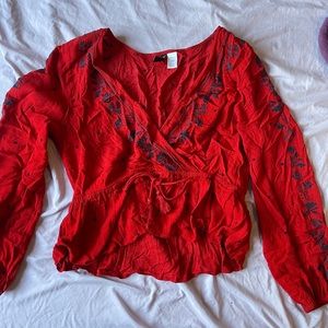 Long sleeve red and navy v neck top!